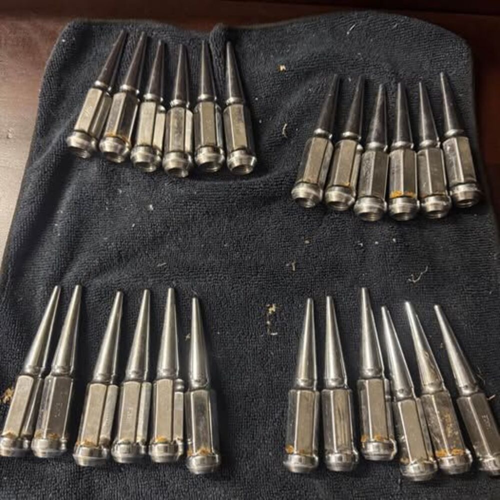 Spiked lug nuts